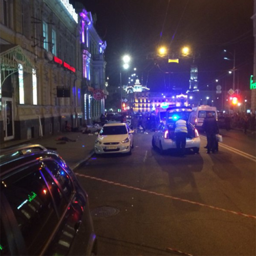 В Харькове внедорожник въехал в толпу, есть погибшие