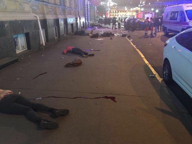 В Харькове внедорожник въехал в толпу, есть погибшие