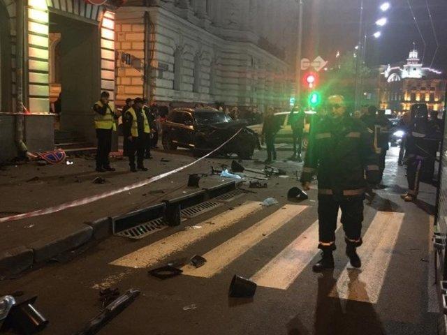 В Харькове внедорожник въехал в толпу, есть погибшие
