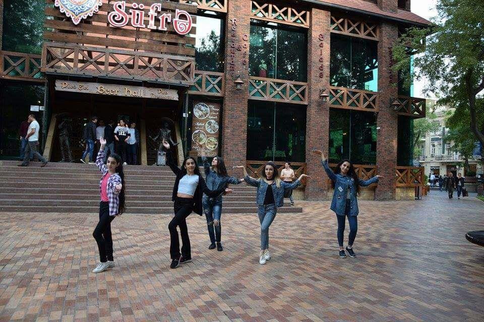 В Баку прошел флешмоб индийских танцев