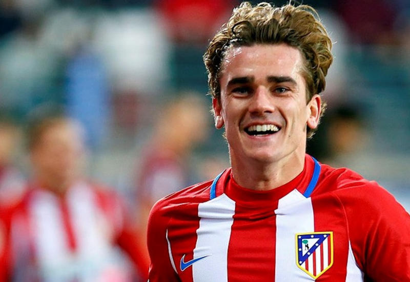 Звезда "Атлетико" оставил автограф на картине азербайджанской школьницы