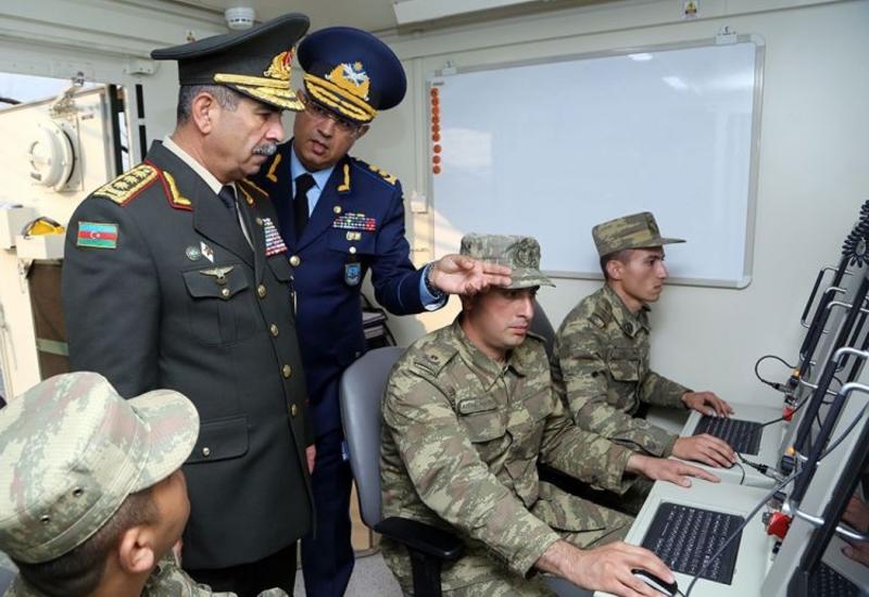 Закир Гасанов проверил боеготовность зенитно-ракетных систем