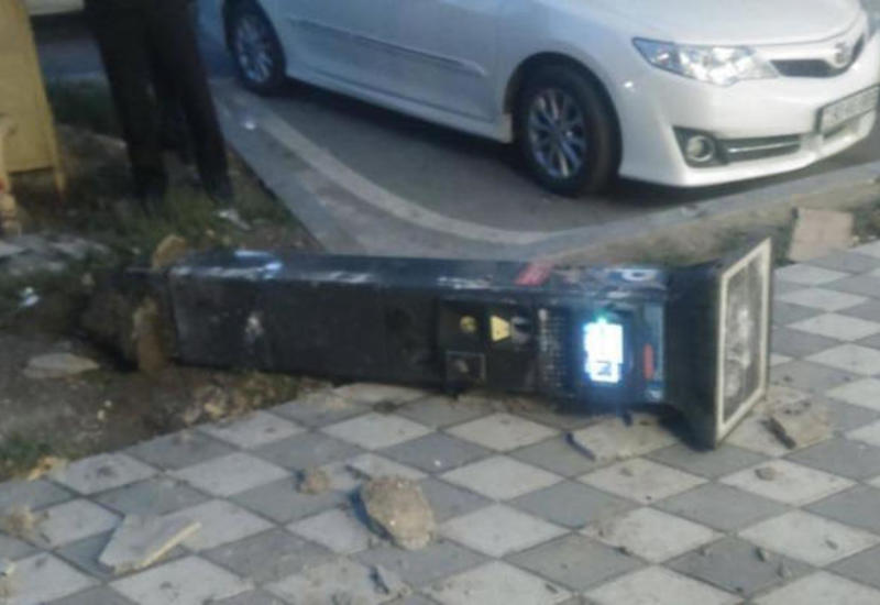 Bakıda sərxoş kişi parkomatı sındırdı: Hadisə anbaan kameraya belə düşdü