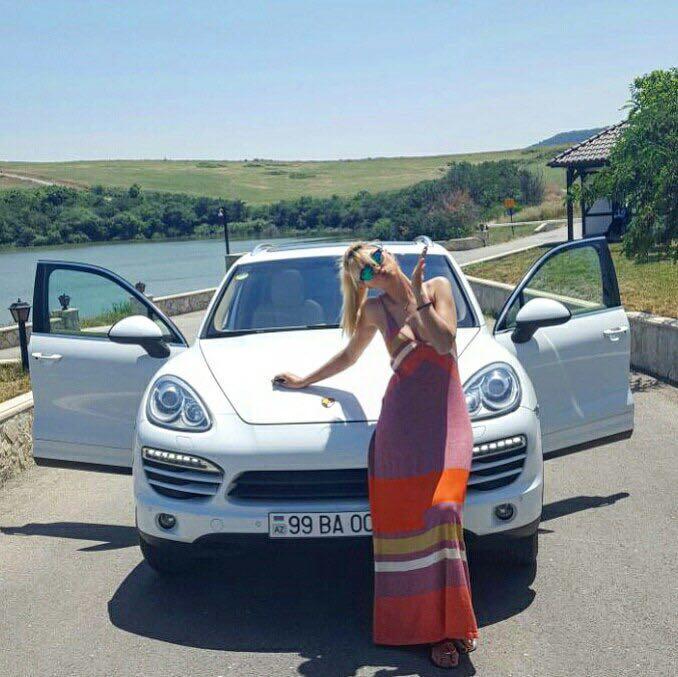 "Yarım milyonluq ev, 120 minlik avtomobil"
