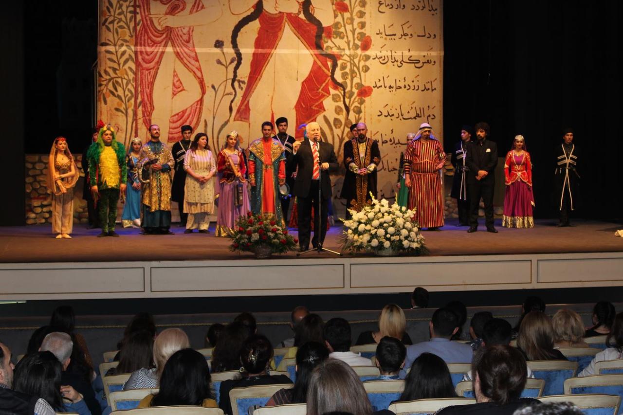 Musiqili Teatrda iranlı aktyorun “999-cu gecə”si