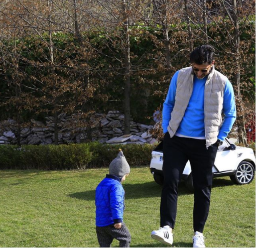 Yaraşığı və geyimi ilə instaqramın ulduzuna çevrilən Tibilisi meri