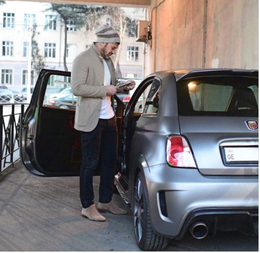 Yaraşığı və geyimi ilə instaqramın ulduzuna çevrilən Tibilisi meri