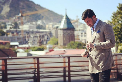 Yaraşığı və geyimi ilə instaqramın ulduzuna çevrilən Tibilisi meri