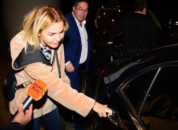 Sevgilisi ilə oteldə FOTOsunu çəkəni məhkəməyə verəcək