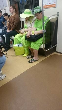 Hər kəs metrodakı bu qadınlardan danışır