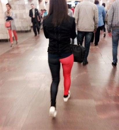 Hər kəs metrodakı bu qadınlardan danışır
