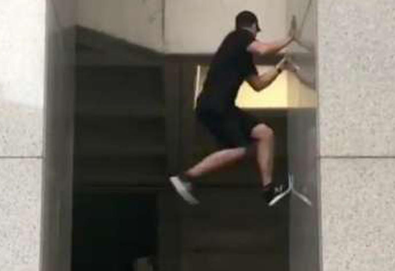 Этот ролик стремительно набирает популярность в Сети