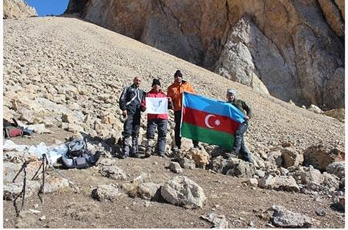 Паралимпиец совершил восхождение на горную вершину Азербайджана