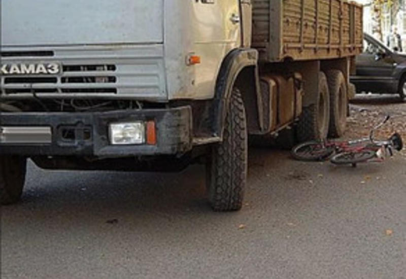 В Сальяне грузовик сбил малолетнего велосипедиста