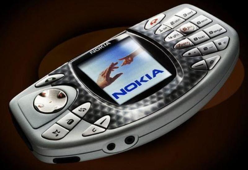 Qeyri-adi dizaynlı telefonlar