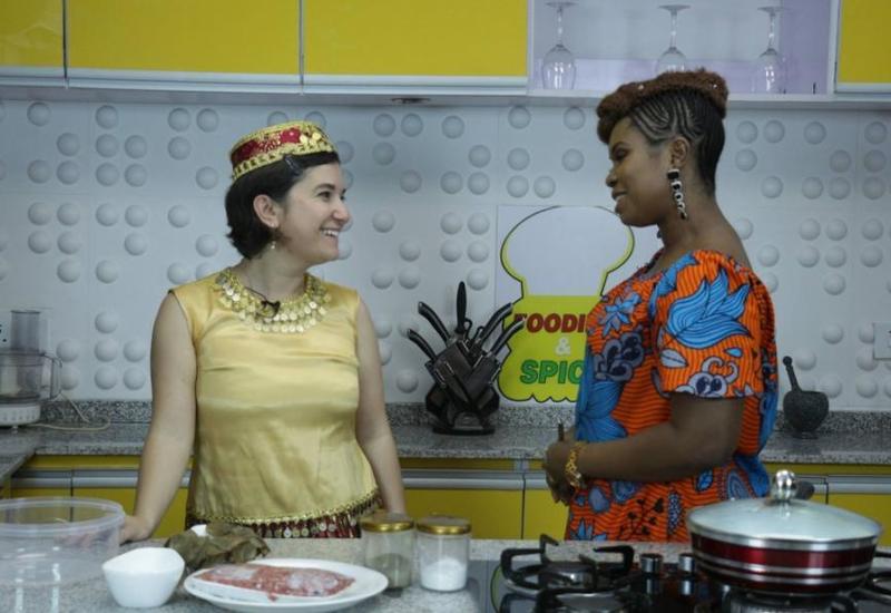 Nigeriyanın STV kanalında Azərbaycan dolması bişirildi