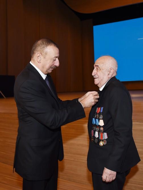 Президент Ильхам Алиев принял участие в торжественной церемонии, посвященной добыче двухмиллиардной тонны нефти в Азербайджане