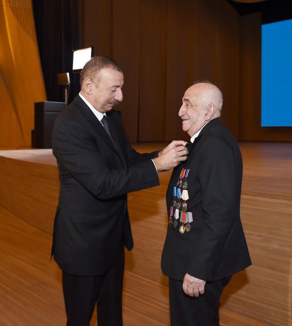 Президент Ильхам Алиев принял участие в торжественной церемонии, посвященной добыче двухмиллиардной тонны нефти в Азербайджане