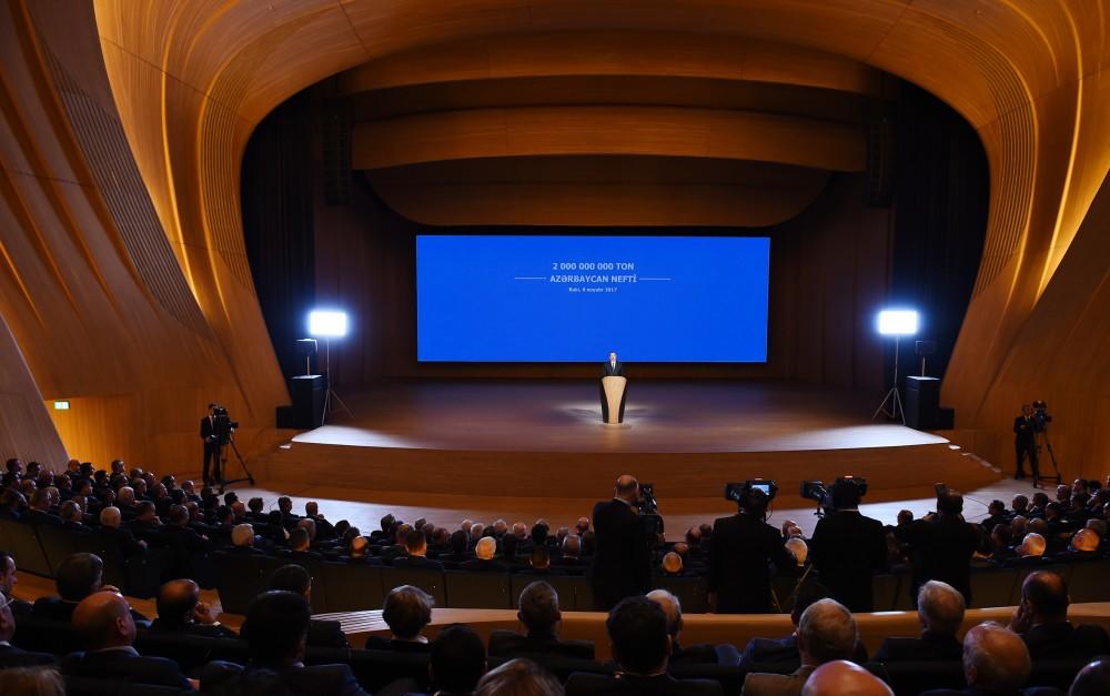 Президент Ильхам Алиев принял участие в торжественной церемонии, посвященной добыче двухмиллиардной тонны нефти в Азербайджане
