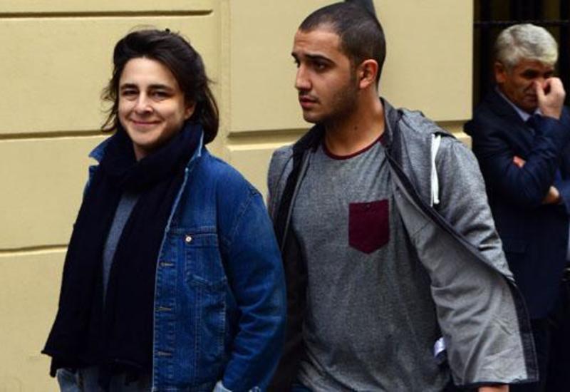 Özündən 16 yaş kiçik sevgilisi ilə gəzintiyə çıxdı