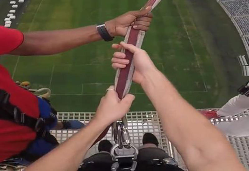 Экстремал прыгнул с высоты 88 м на стадионе в ЮАР