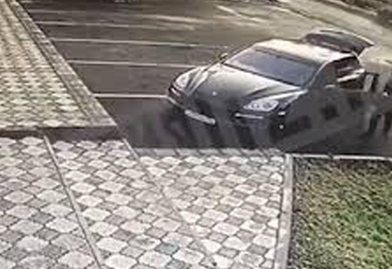 В России Porsche с трупом азербайджанца бросили у больницы