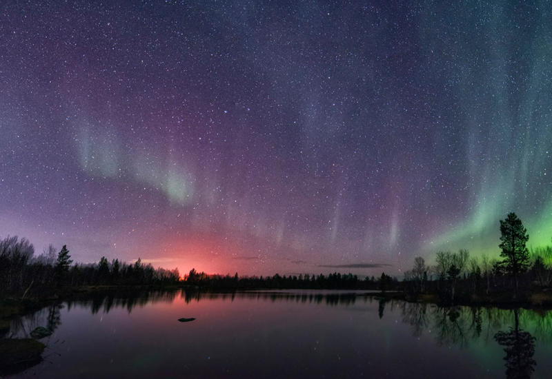 Удивительной красоты северное сияние сняли на камеры