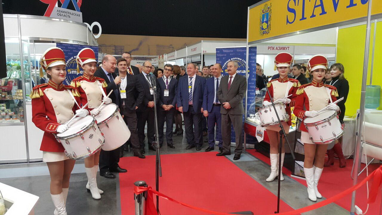 Азербайджан договаривается о продаже своей продукции в крупнейших супермаркетах России