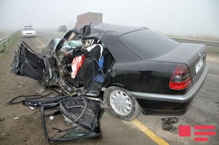 Кровавая авария из-за тумана в Сабирабаде: один член семьи погиб, трое ранены