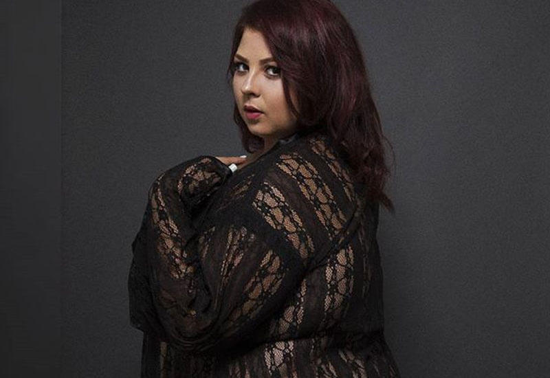 Panties ostida xususiy Bush dumi bilan lesbiyan video