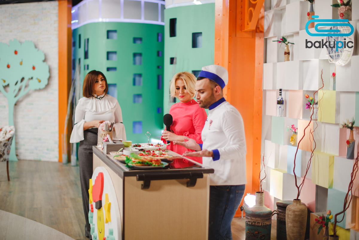 Азербайджанская телеведущая выступила в защиту черных котов