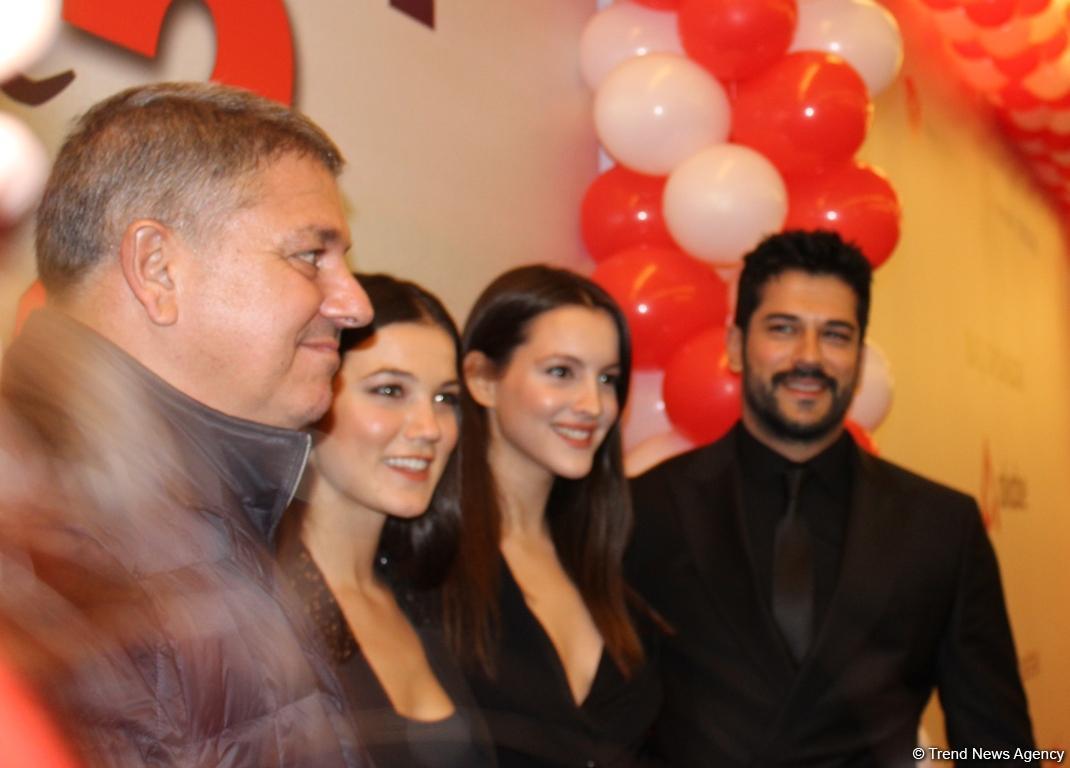 Burak Özçivitin Bakı qalasından FOTOlar