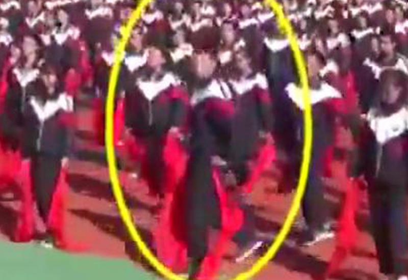 Танец этого китайца стал суперпопулярным в Интернете