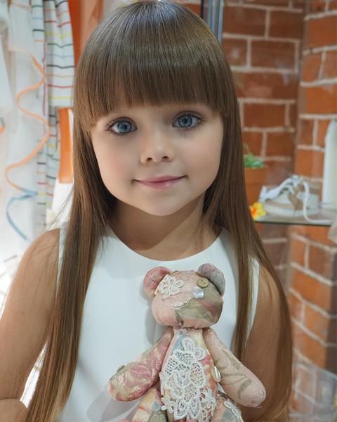 6-летнюю россиянку признали "самой красивой девочкой в мире"