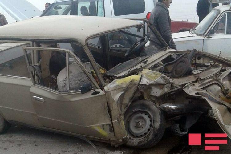 В лобовом столкновении Range Rover и ВАЗ ранены члены одной семьи