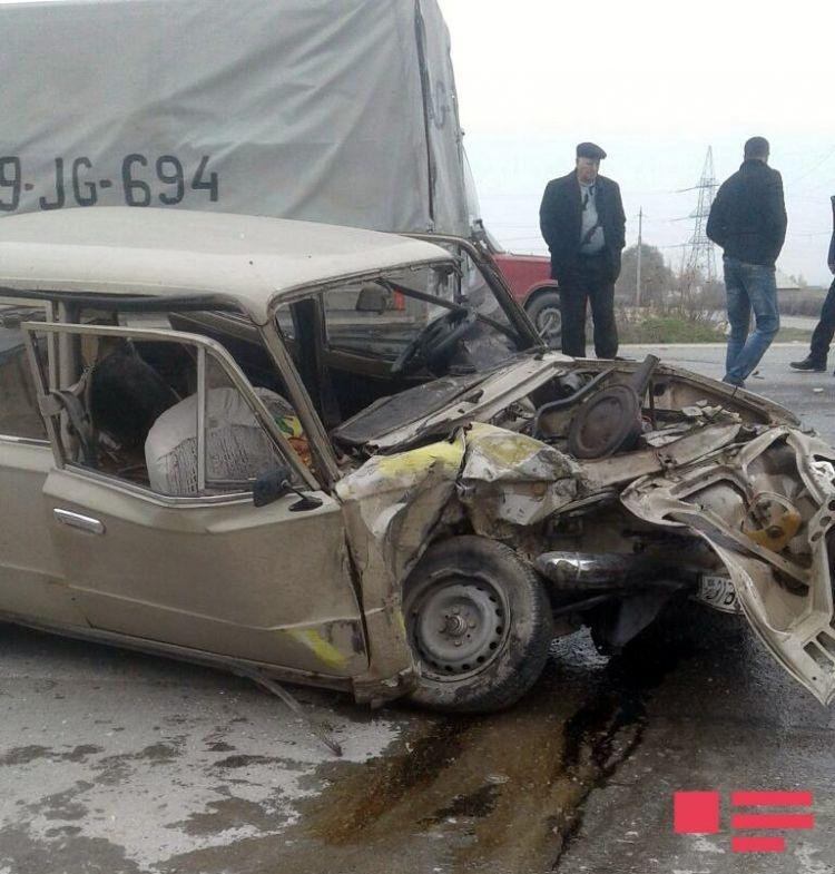 В лобовом столкновении Range Rover и ВАЗ ранены члены одной семьи