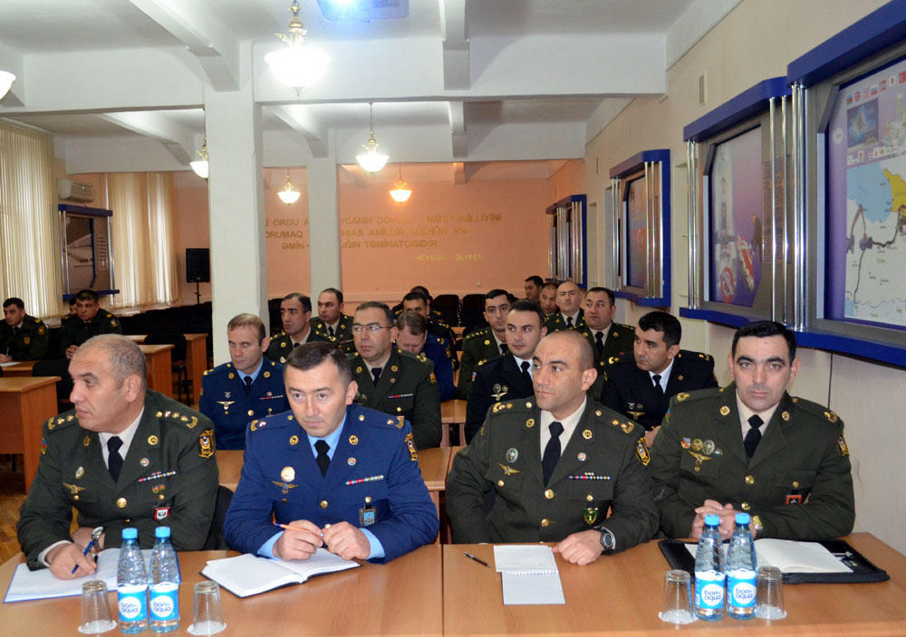 Мобильная группа НАТО проводит учебный курс в Баку