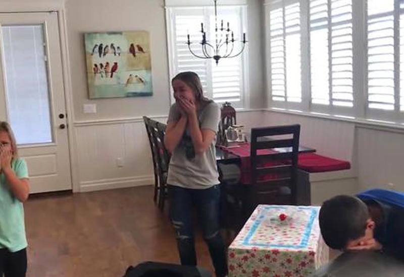 Трогательная реакция детей, получивших в подарок щенка