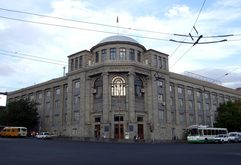 В Ереване опоганили университет