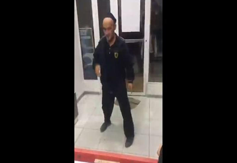 Гражданин Узбекистана задорно отплясывает под хит Майкла Джексона