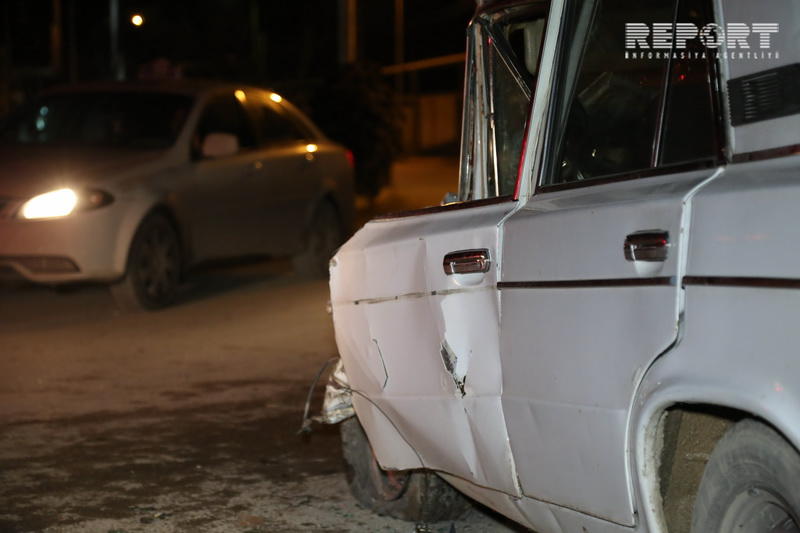 В Баку "шестерка" врезалась в автобус