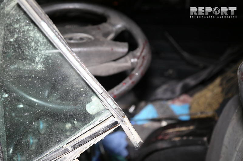 В Баку "шестерка" врезалась в автобус