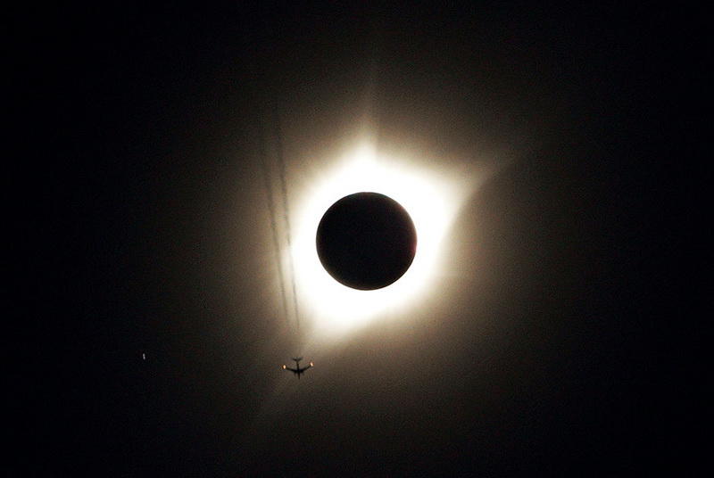 Святая кровь, мрак и слезы на лучших снимках года от Reuters