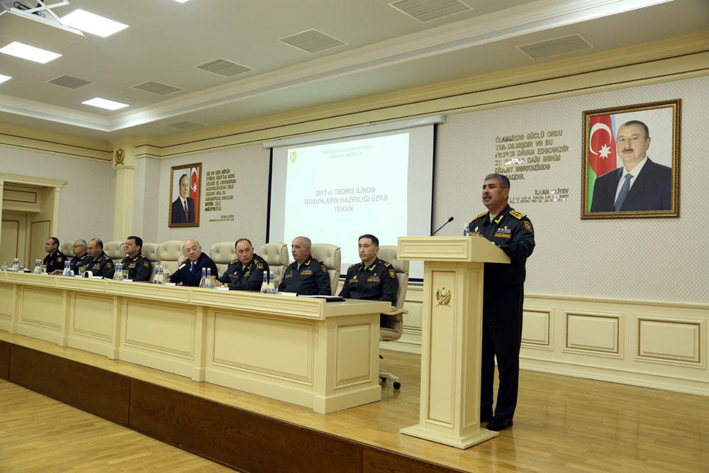 Закир Гасанов дал поручения по стоящим перед армией в 2018 году задачам