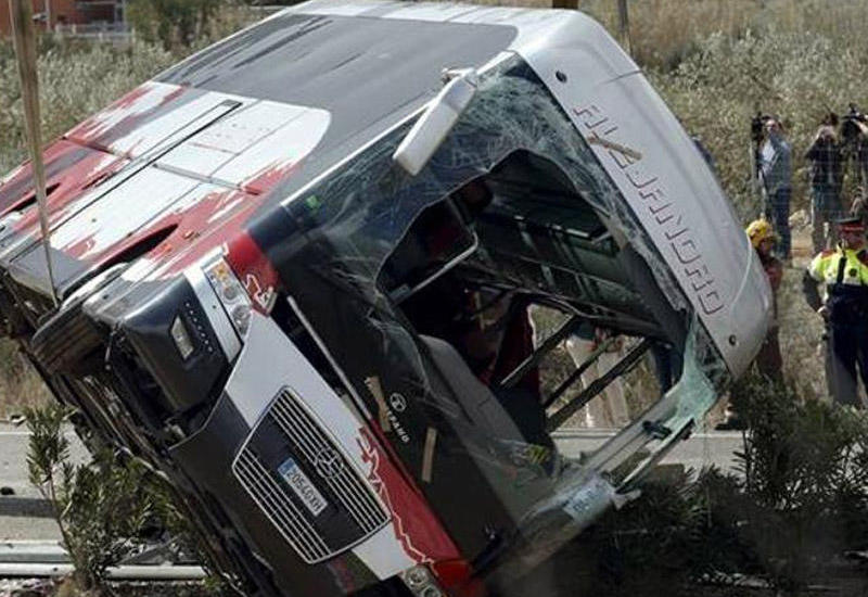 Türkiyədən Azərbaycana gələn sərnişin avtobusu aşıb, 30 nəfər xəsarət alıb