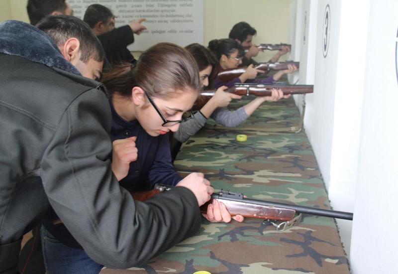 Tələbələr odlu silahdan atışlara cəlb edilib