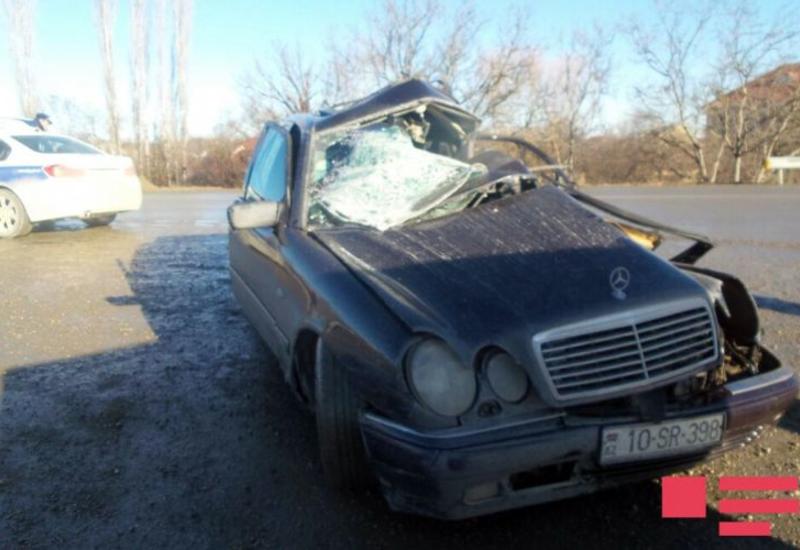 Bakı-Quba yolunda minik maşını və mikroavtobus toqquşdu: ölən və yaralılar var