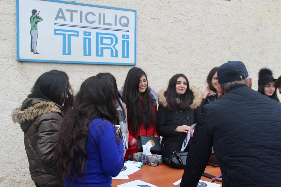Tələbələr odlu silahdan atışlara cəlb edilib