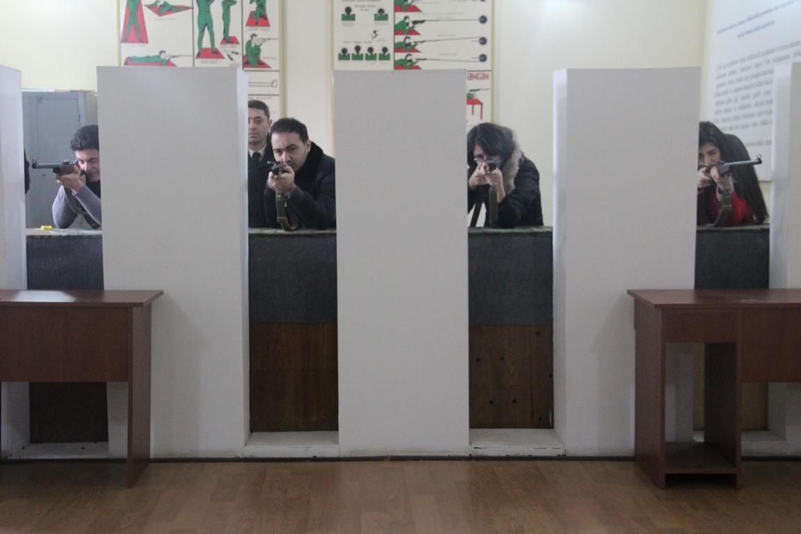 Tələbələr odlu silahdan atışlara cəlb edilib