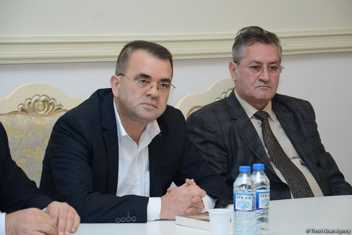 В Баку презентован исторический роман писателя-публициста Юнуса Огуза